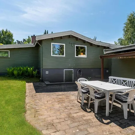 5 Bedroom Pet Friendly In *